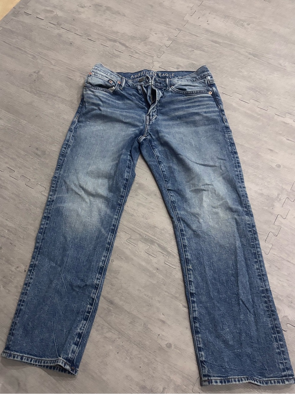 American Eagle Outfitters Men’s Faded Blue Relaxed Jeans
